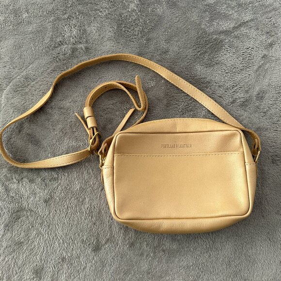 Portland Leather Champagne Camera Large Crossbody Bag - Picture 1 of 6